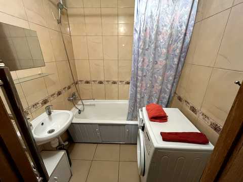квартира за адресою Анни Ахматової вул., 4