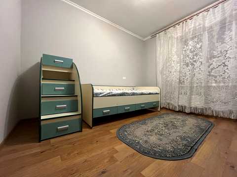 квартира за адресою Анни Ахматової вул., 4