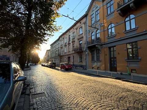 квартира за адресою Шептицьких вул., 18