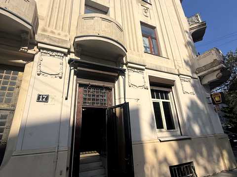 комерційна за адресою Пекарська вул., 17