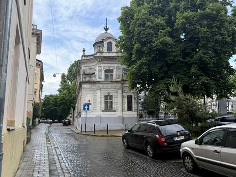 комерційна за адресою Пекарська вул., 17