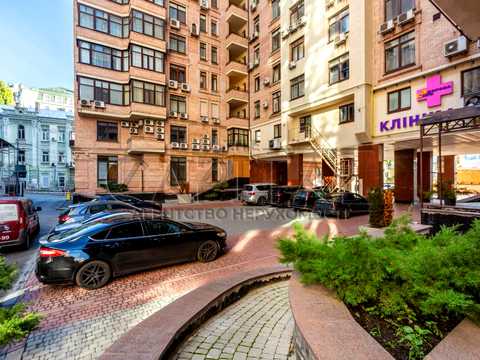 комерційна за адресою Круглоуніверситетська вул., 3-5