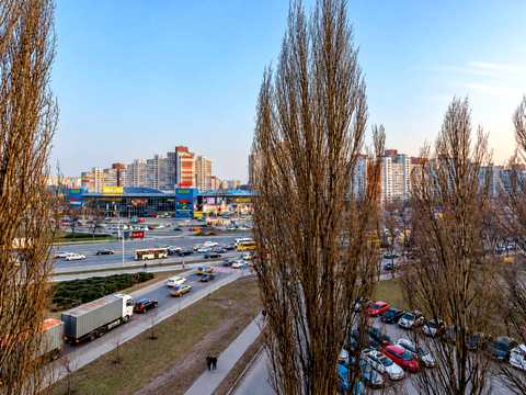 квартира за адресою Академіка Глушкова просп., 12