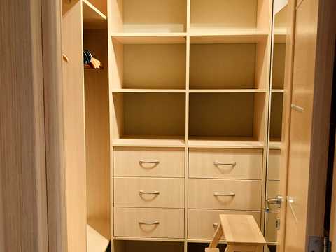 квартира за адресою Київ, Різницька вул., 8