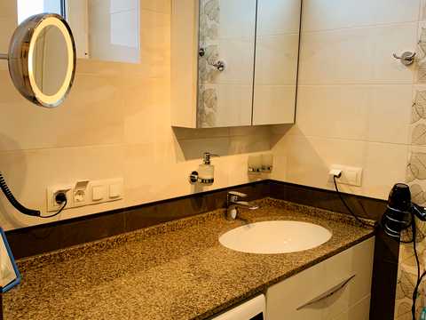 квартира за адресою Київ, Різницька вул., 8