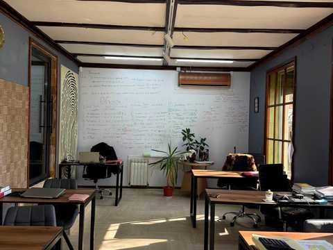 комерційна за адресою Краснова вул., 17
