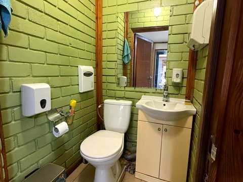 комерційна за адресою Краснова вул., 17
