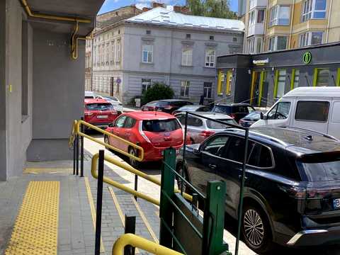 коммерческая по адресу Братьев Михновских ул. (Московская), 20