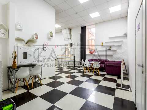 комерційна за адресою Круглоуніверситетська вул., 3-5