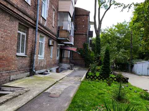 комерційна за адресою Писаржевського вул., 22