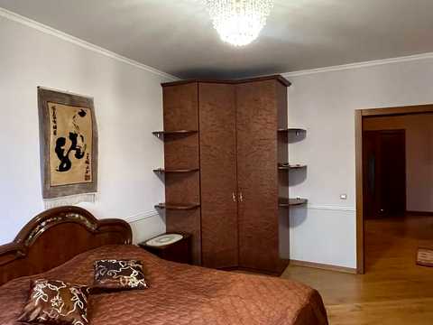 квартира за адресою Дніпровська набережна вул., 23