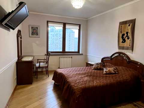 квартира за адресою Дніпровська набережна вул., 23