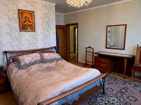 квартира за адресою Дніпровська набережна вул., 23