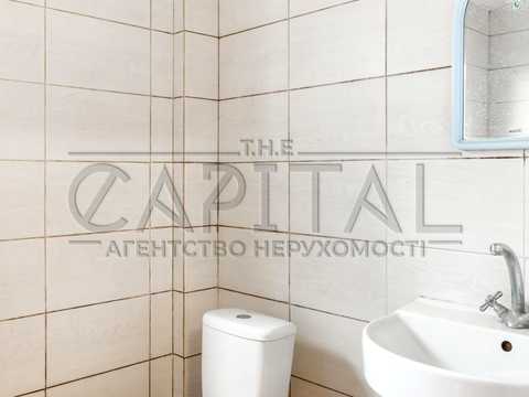 комерційна за адресою Центральна вул., 1
