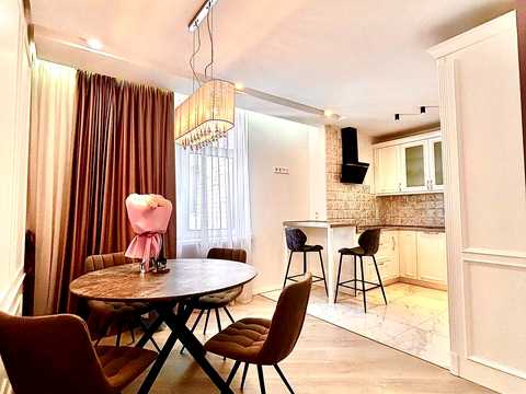 квартира за адресою Анни Ахматової вул., 22