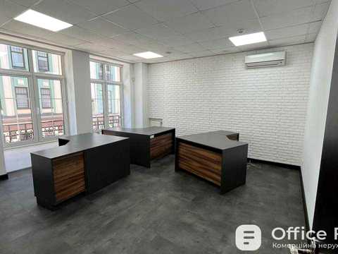 комерційна за адресою Воздвиженська вул., 45