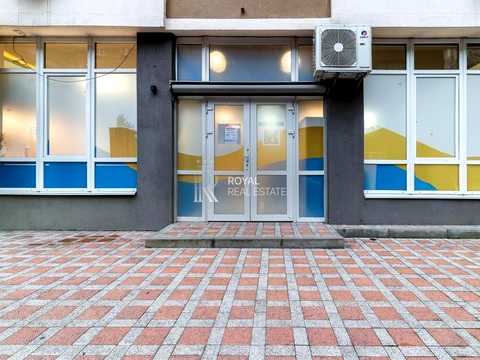 комерційна за адресою Деміївська вул., 13
