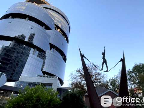 комерційна за адресою Болсуновська вул. (Сергія Струтинського), 13