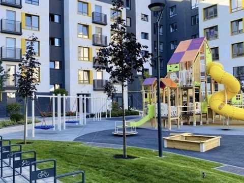 комерційна за адресою Соборна вул., 2К