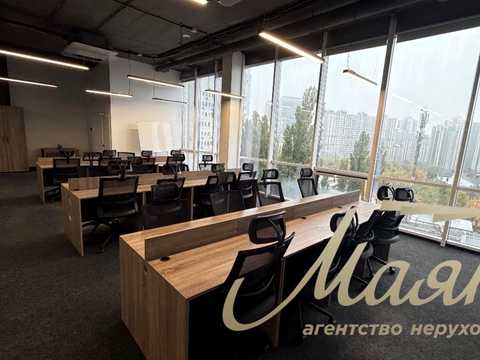 комерційна за адресою Товарна вул., 1