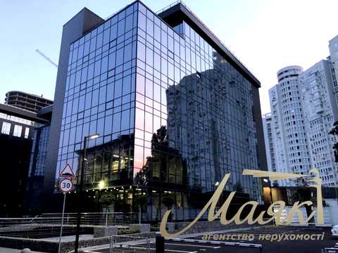комерційна за адресою Товарна вул., 1