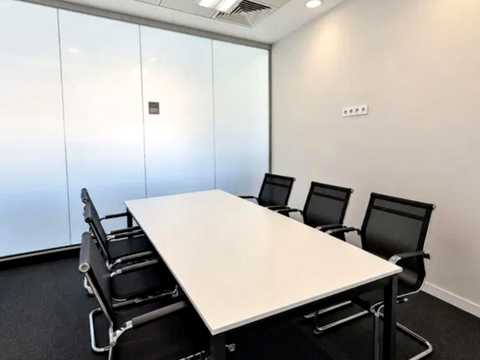 комерційна за адресою Мечникова вул. (Кловський), 4/1