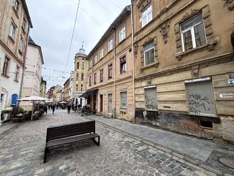 комерційна за адресою Лесі Українки вул., 33