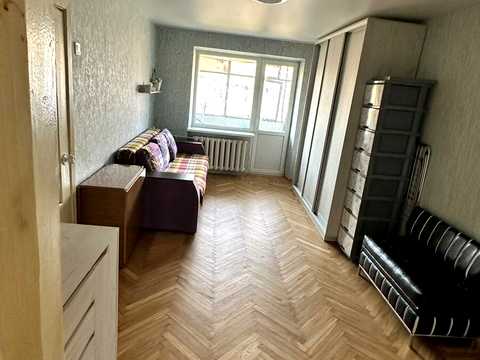 квартира за адресою Космонавтів вул., 7а