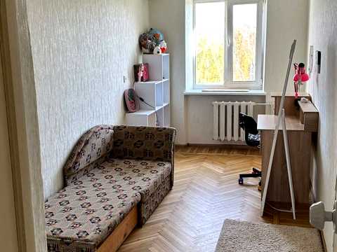 квартира за адресою Космонавтів вул., 7а