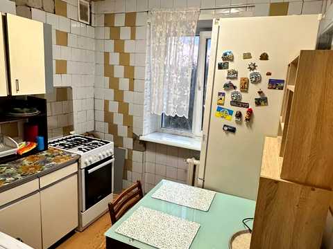 квартира за адресою Космонавтів вул., 7а