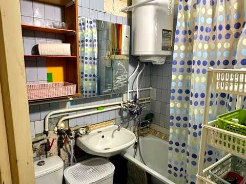 квартира за адресою Космонавтів вул., 7а