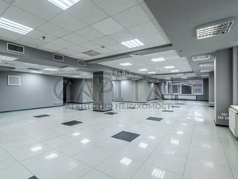 комерційна за адресою Антоновича вул., 1