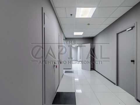комерційна за адресою Антоновича вул., 1