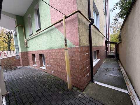 комерційна за адресою Чернівці, Канівська вул., 30-В