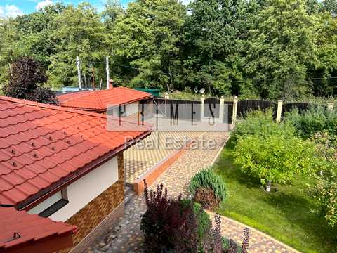 будинок за адресою с. Нові Безрадичі, Жовтнева вул.