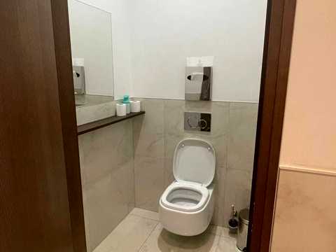 комерційна за адресою Спортивна пл., 1а