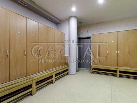 комерційна за адресою Садова вул., 62