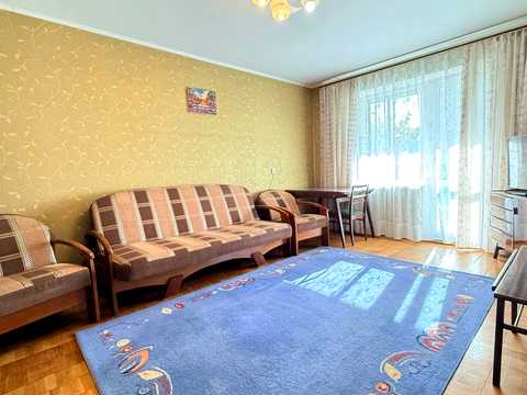 квартира за адресою Анни Ахматової вул., 4