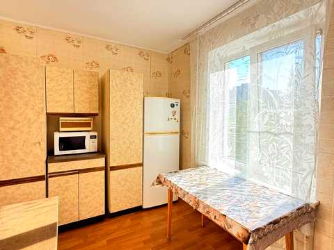 квартира за адресою Анни Ахматової вул., 4