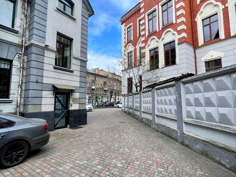 комерційна за адресою Героїв УПА вул., 65