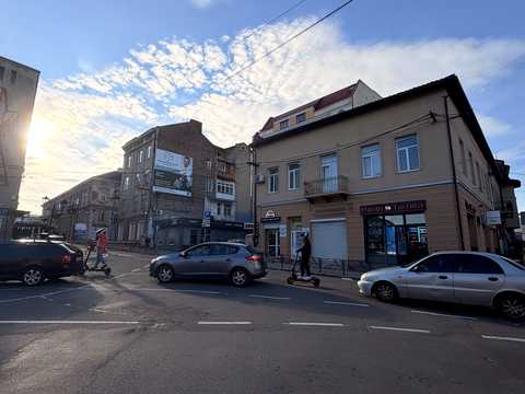 комерційна за адресою Івана Мазепи вул., 7