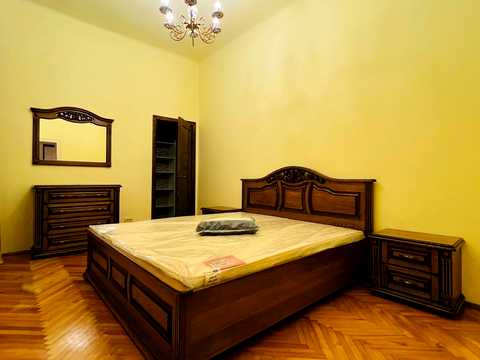 квартира за адресою Дніпровська вул., 8