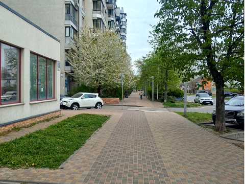 комерційна за адресою Лесі Українки вул., 72