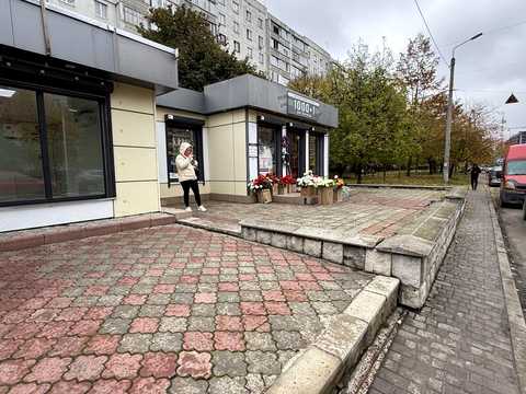 коммерческая по адресу Ивана Миколайчука ул., 17