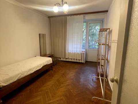 квартира за адресою Новонаводницька вул. (Лаврська), 4б
