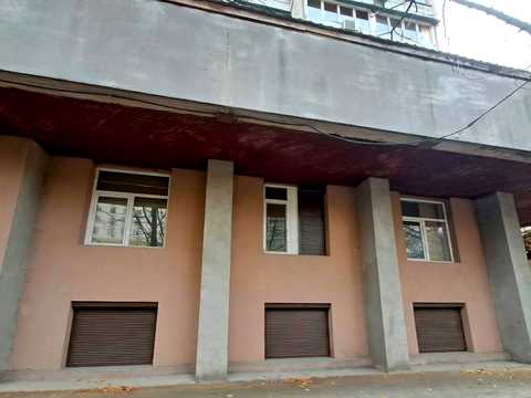 комерційна за адресою В'ячеслава Чорновола вул., 10