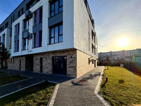 комерційна за адресою Львів, Брюховицька вул., 143