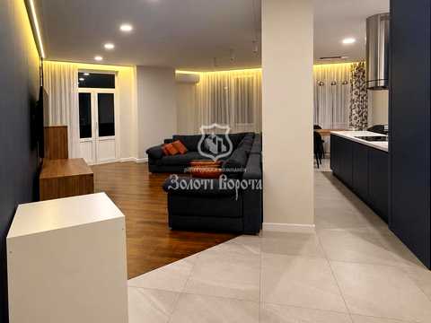 квартира за адресою Раїси Окіпної вул., 4
