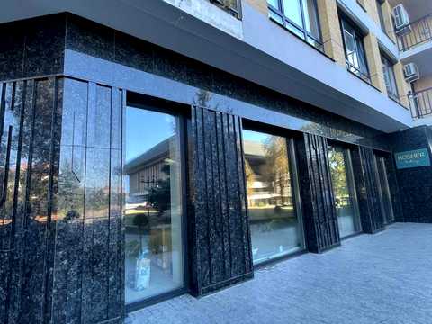 коммерческая по адресу Київська набережна ул., 4