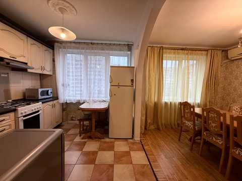 квартира за адресою Михайла Омеляновича-Павленка вул. (Суворова), 18/20